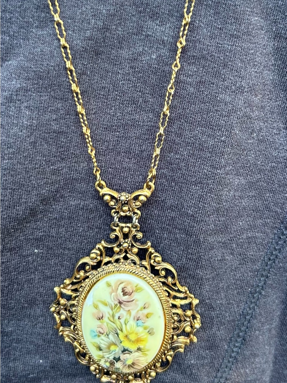 Vintage-Style Gold Floral Pendant Necklace - Women Jewelry